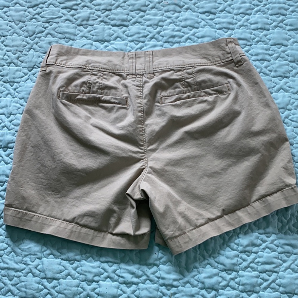 Old Navy khakis shorts Size 0 Reg. - Picture 4 of 7